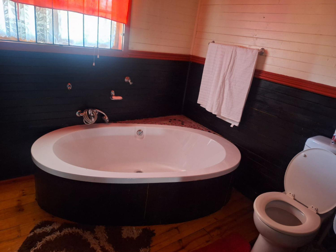 Bathroom 2, 41onLeo, Waterberg