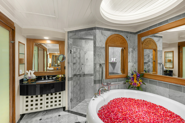 Bathroom 4, Royal Wings Suites & Spa Pattaya, Pattaya