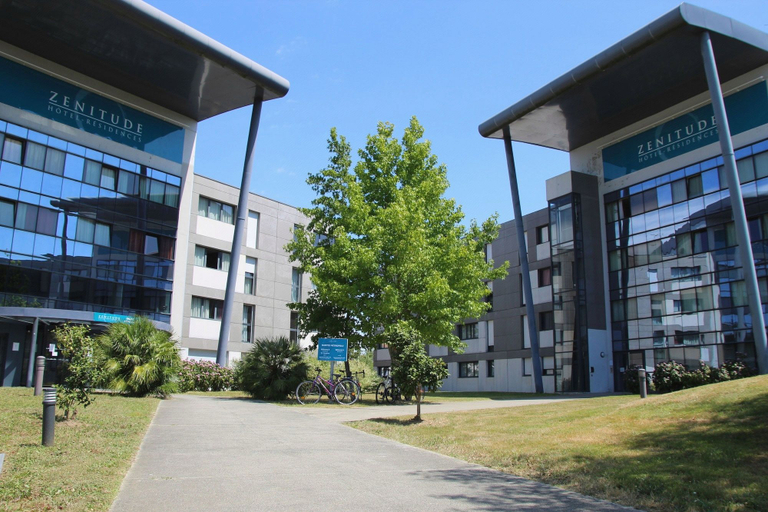 Exterior & Views