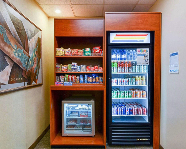Food & Drinks, Fairfield Inn & Suites Alexandria West/Mark Center, Alexandria