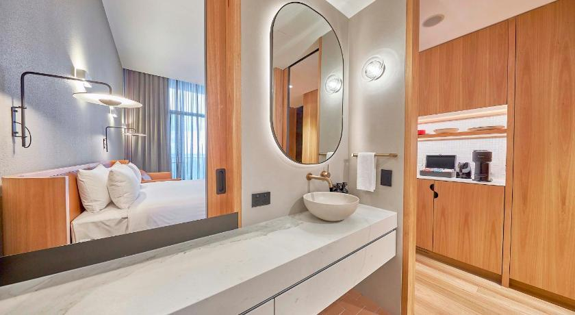 Bathroom 10