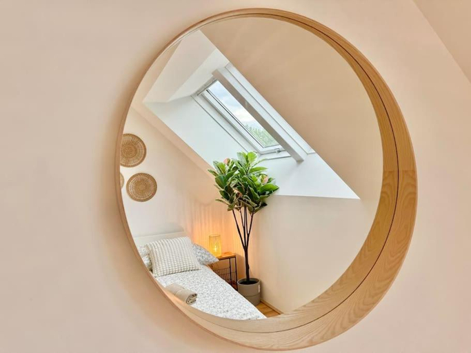 Rooftop Apartment with Balcony & Free Parking, Wien