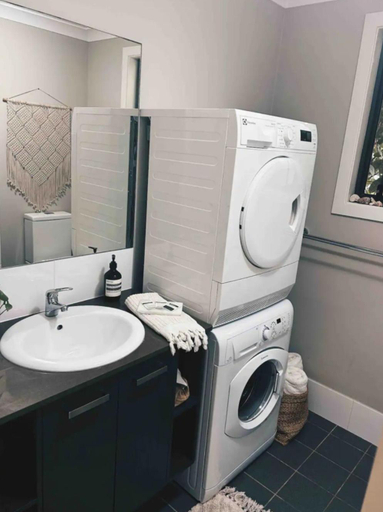 Bathroom 5, Little Avalon House, Pittwater
