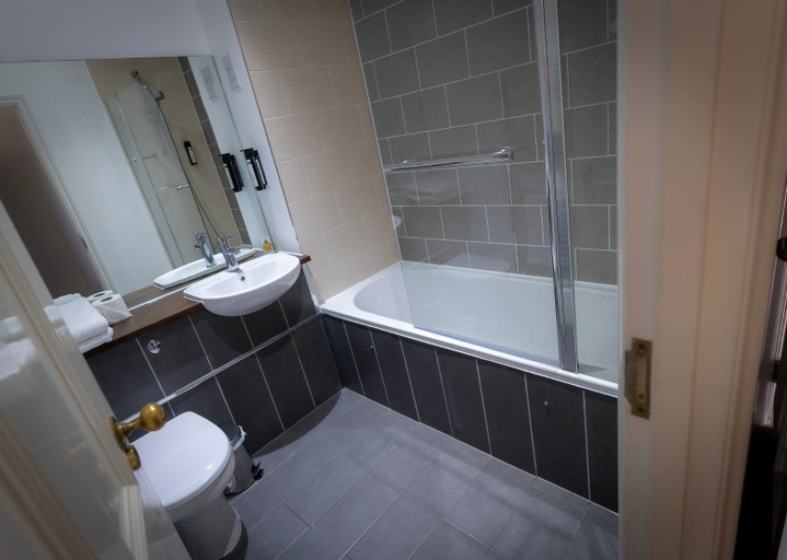 Bathroom, Thornbury Lodge, South Gloucestershire