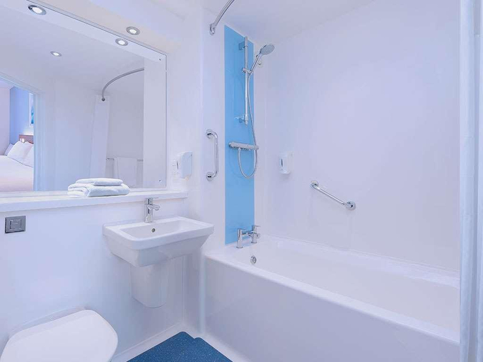 Bedroom 3, Travelodge London Richmond Central, London