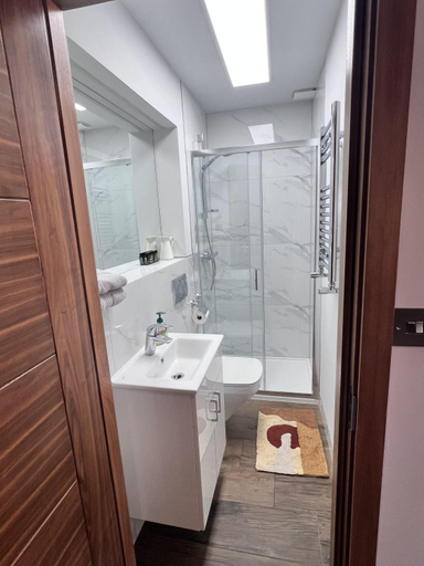 Bathroom, London Studio Retreat - Colney Hatch Lane, London