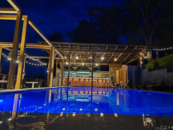 Others 3, Bamboo Pool and Lodge, Bocas del Toro