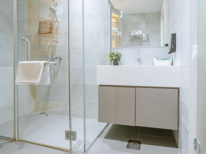 Bathroom 14