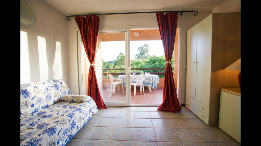 Shared lounge/TV area, Studio apartment for 23 people 150 m from the sea from 39 day, Haute-Corse