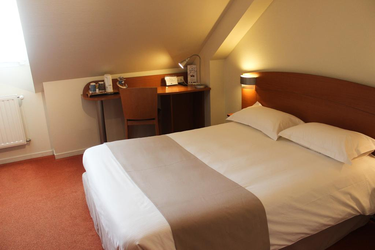 Bedroom 4, Kyriad Rennes Nord, Ille-et-Vilaine