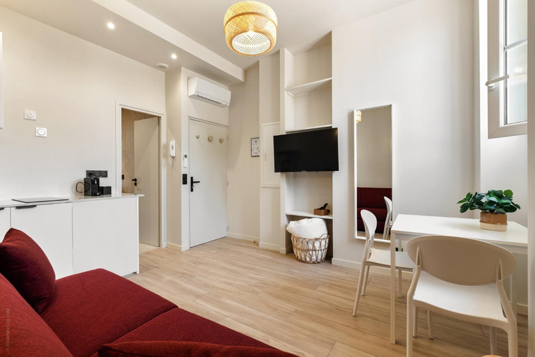 Others 3, Residence Place Massena, Alpes-Maritimes