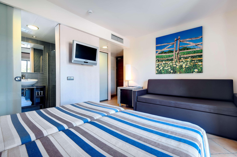 Bedroom 3, Occidental Menorca, Baleares