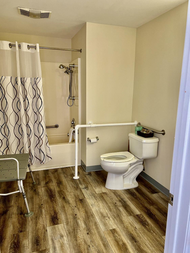 Bathroom 3, Four Seasons Inn, Haywood