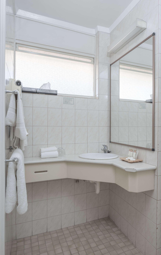 Bathroom 4, Hospitality Geraldton, SureStay Collection by Best, Geraldton