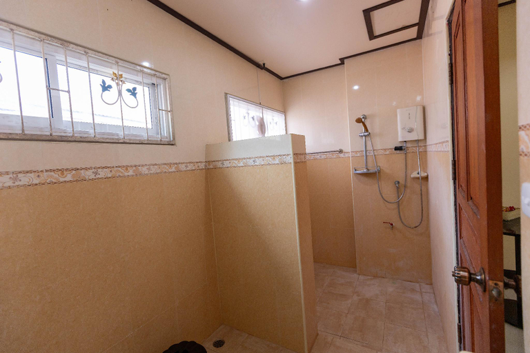 Bathroom 4, Jaris Cottage, Pak Chong