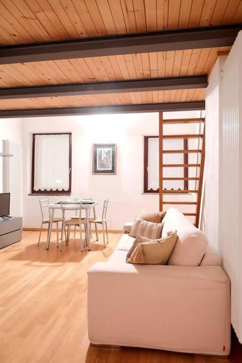 Others 4, Johnny Suites Bergamo Alta, Bergamo