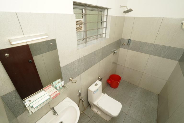 Bathroom 4, Atmos Inn, Kozhikode