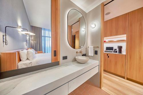 Bathroom 16