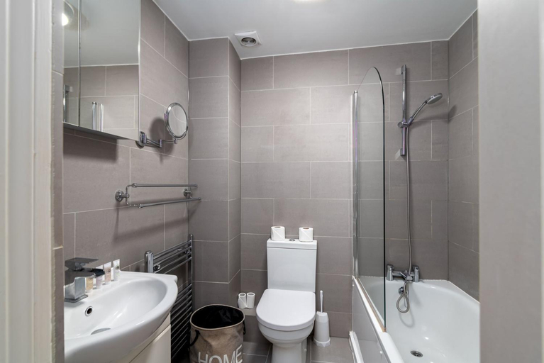 Bathroom, GuestReady - Lovely 1BR Home by Hyde Park, London