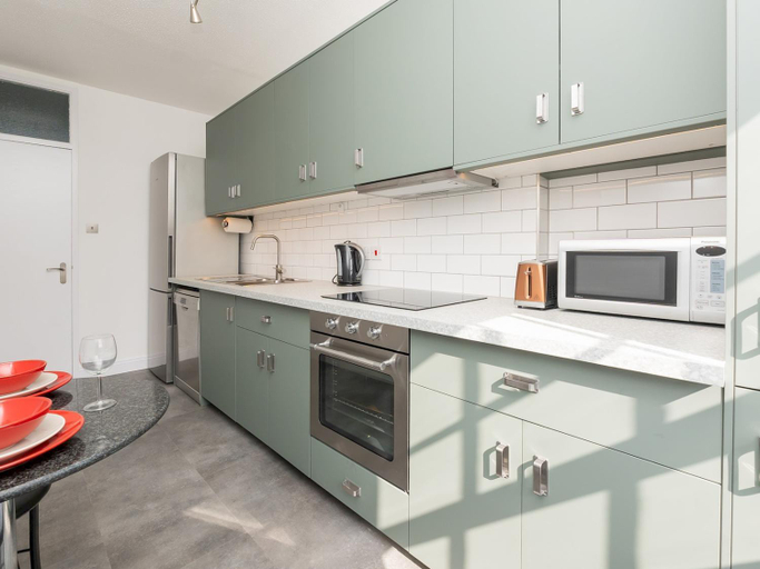 Others 2, Bright modern one bed apartment - Bath city centre - Pass the Keys, Bath and North East Somerset