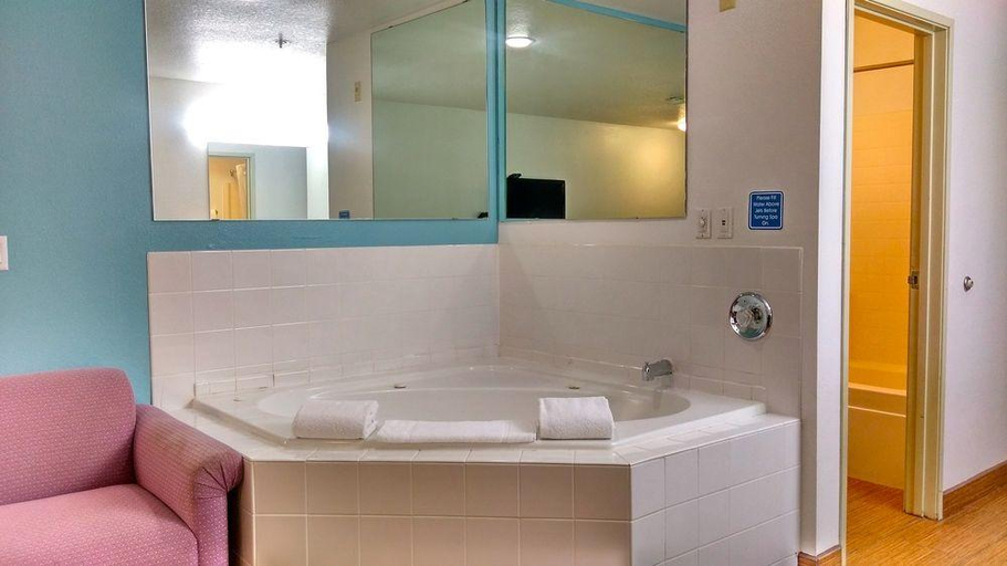 Bathroom 4, Motel 6 Seaside, Clatsop