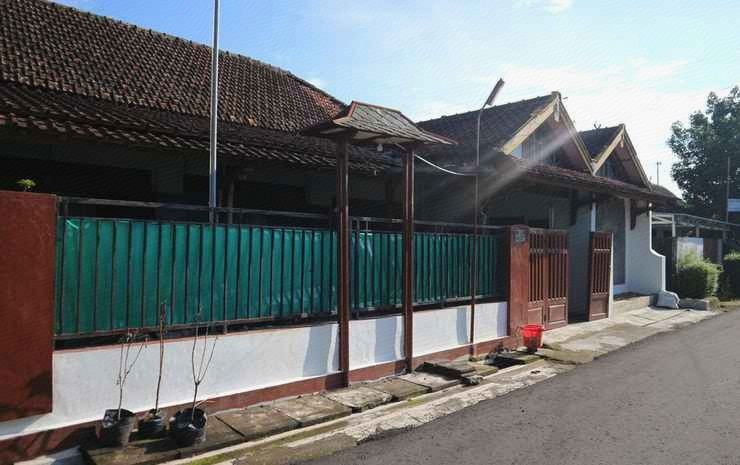Exterior & Views