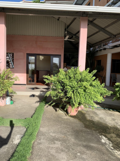 Public Area 2, Black Pearl Inn, Tola