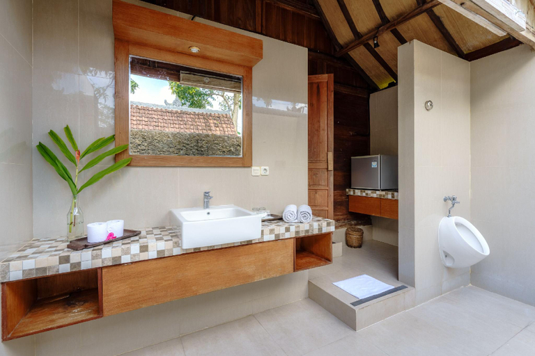 Bathroom 14