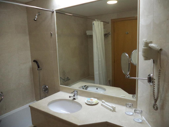 Bathroom, TOP Grand Continental Hotel Abu Dhabi, Abu Dhabi City
