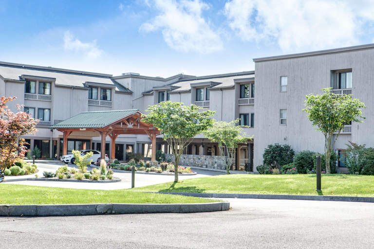 Exterior & Views