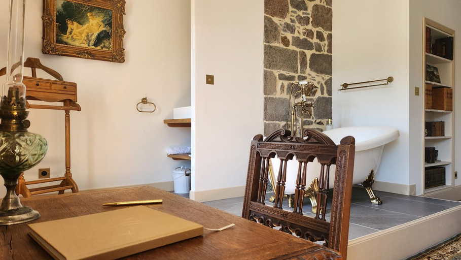 Others 1, Chateau de Longevergne, Cantal