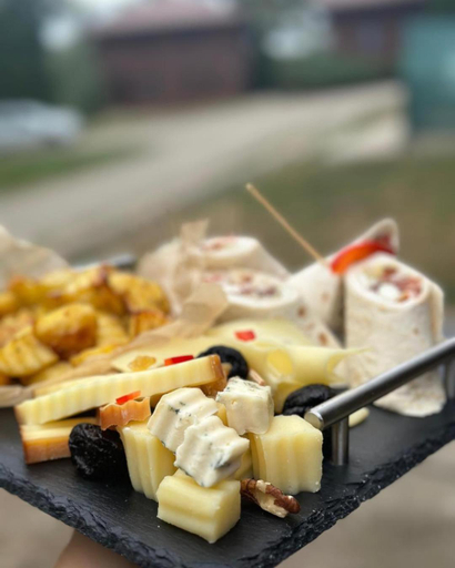 Food & Drinks 3, Lac Sub Soare, Iordacheanu