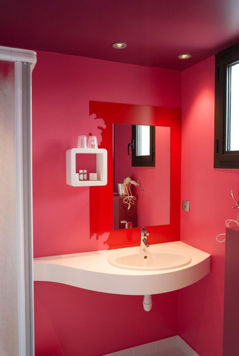 Bathroom 3, Auberge de la Foret, Loire-Atlantique