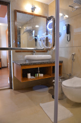 Bathroom 3, Benzz Park Kodaikanal, Dindigul