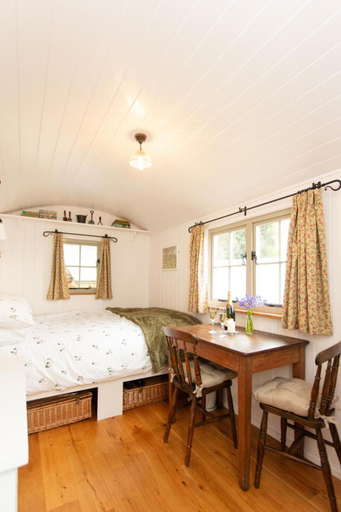 Bedroom 2, Shepherd's Hut at High Gardens, Herefordshire
