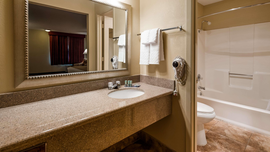 Bathroom 4, Best Western Pine Springs Inn, Lincoln