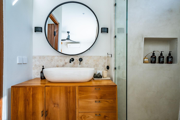 Bathroom 1, Casa Terra Uluwatu, Badung
