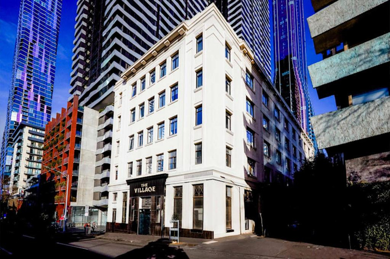 Exterior & Views