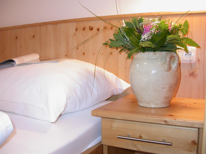 Bedroom 2, Hotel Gasthof Konig, Steyr Land