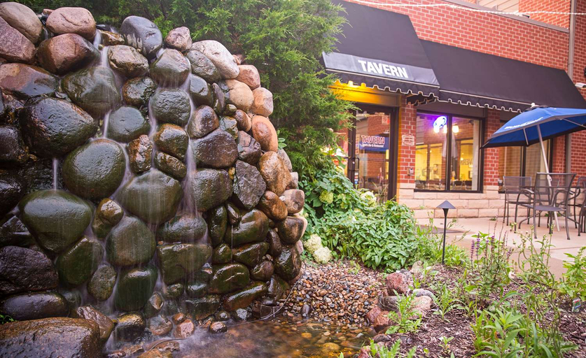 Exterior & Views 2, Parke Regency Hotel & Conf Ctr, McLean