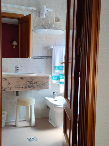 Bathroom, Don Carmelo, Ávila