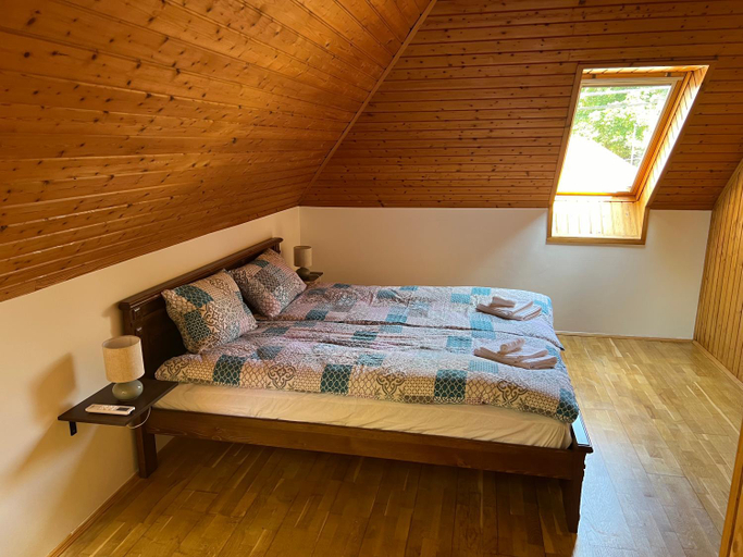 Others 5, Bor es Kenyer, Tapolca