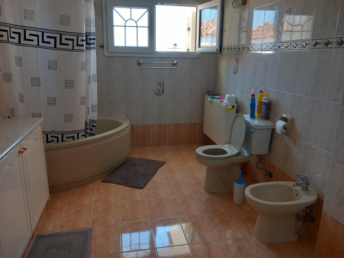 Bathroom, Vasilis House family room, Larnaca