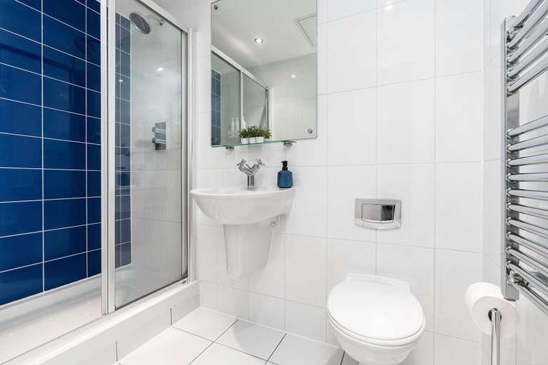 Bathroom, Exclusive Apartment - City Centre - Free Parking, Leeds