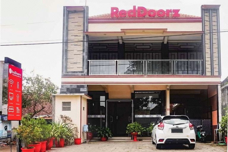 Exterior & Views, RedDoorz Near Kampung Inggris Pare, Kediri
