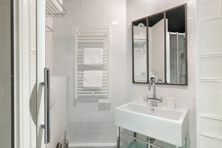 Bathroom 5, So'Co by HappyCulture, Alpes-Maritimes