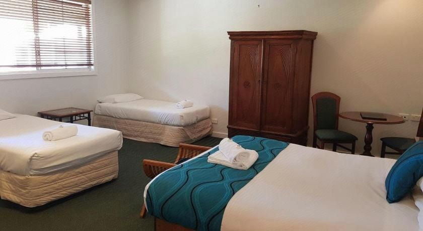 Bedroom 2, Squid's Ink Motel, Lake Macquarie - East