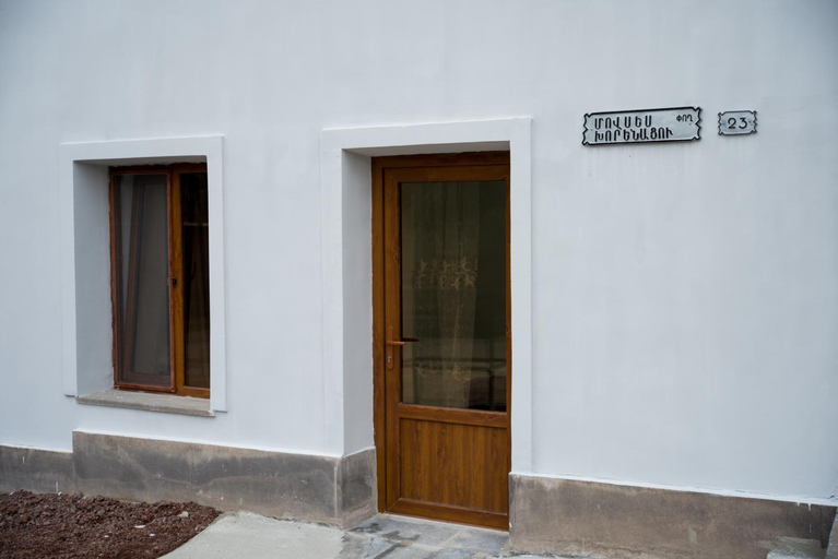 Others 3, EKA House