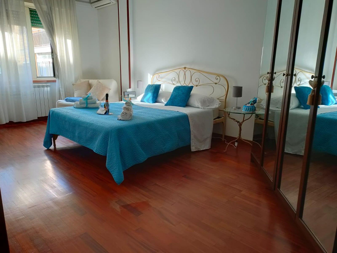 Bedroom 3, Tra Pirandello e Leopardi B&B, Napoli