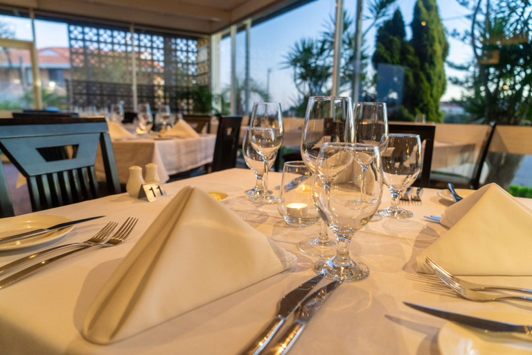 Food & Drinks 5, Hospitality Geraldton, SureStay Collection by Best, Geraldton